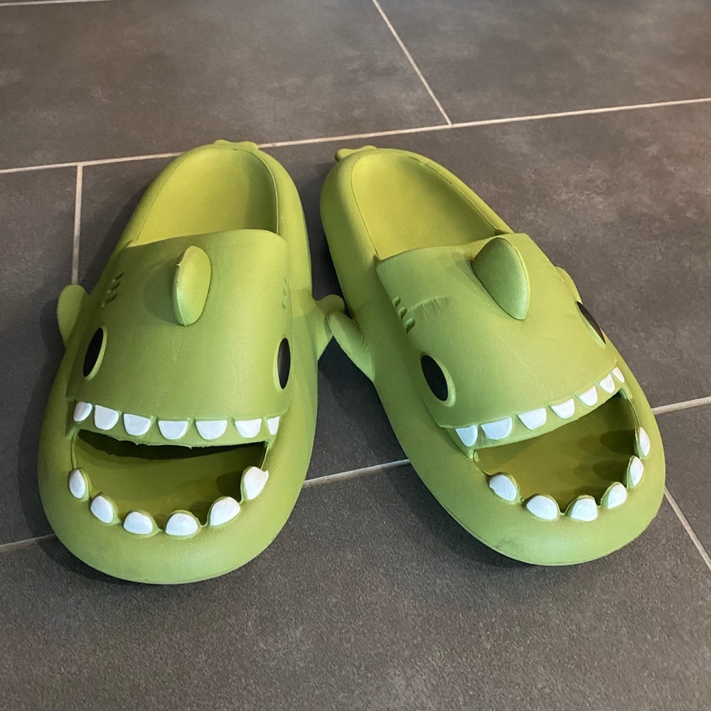 Shark Cloud Slides Breathable Summer Casual‎ Non-slip Bottom Sandals